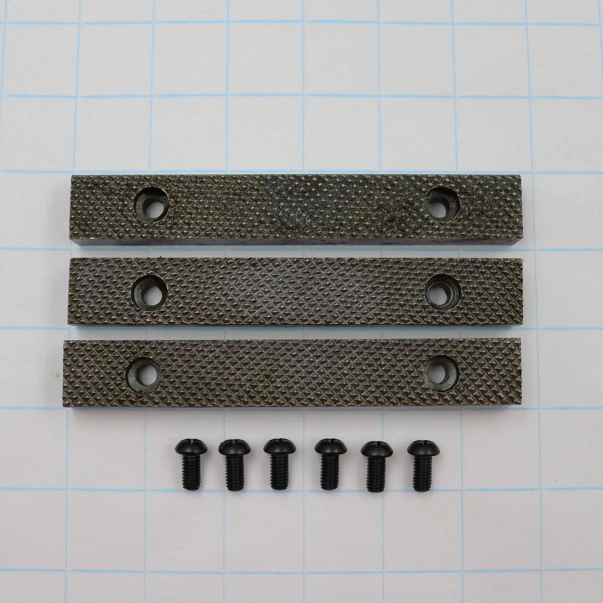 Jaw Insert Assembly with Screws