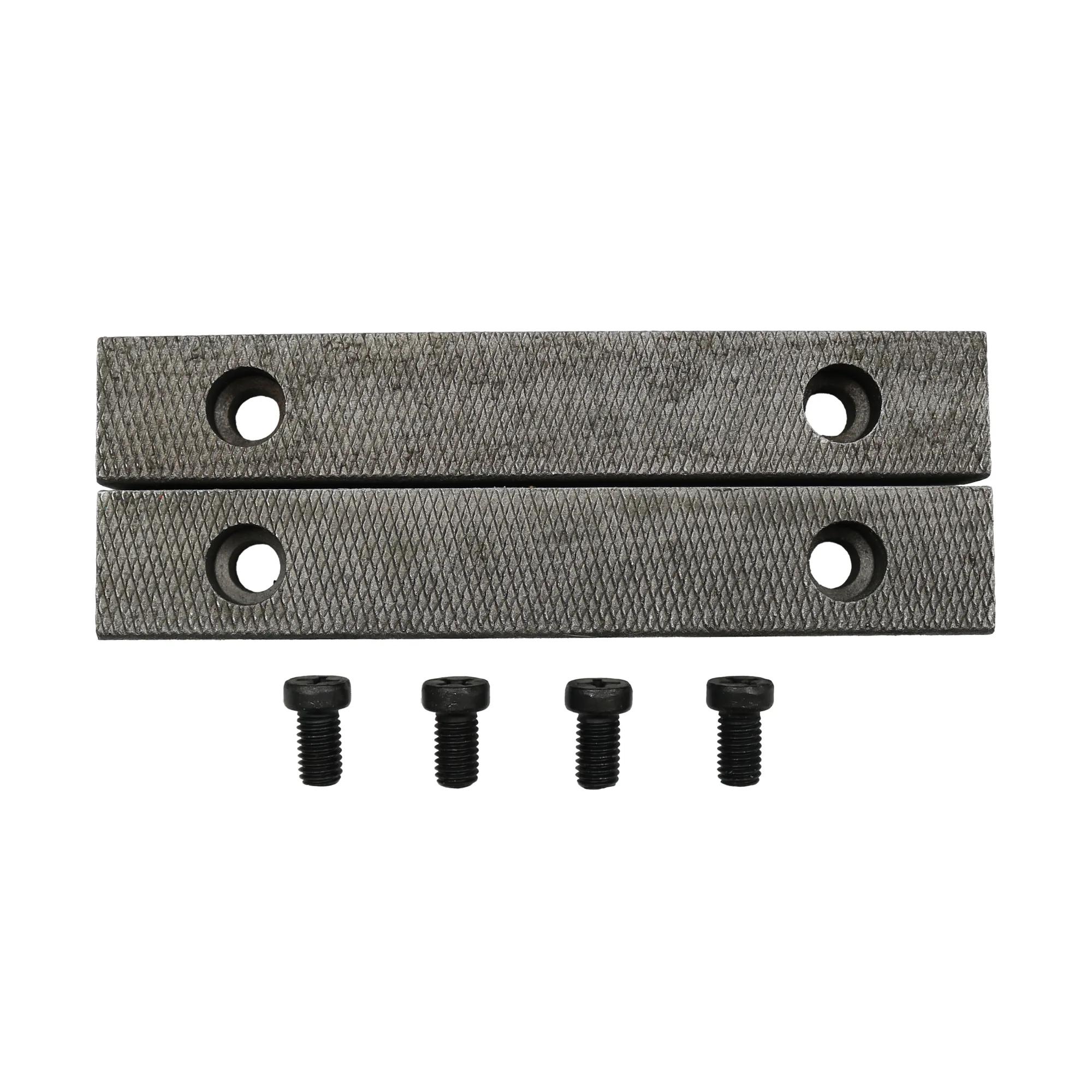 Jaw Insert Assembly with Four Screws