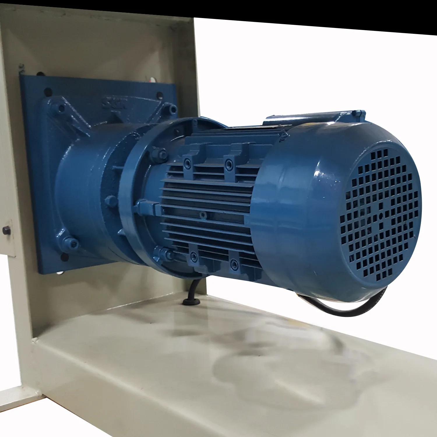 1.5 hp motor runs on 110-volt power, so it can operate anywhere