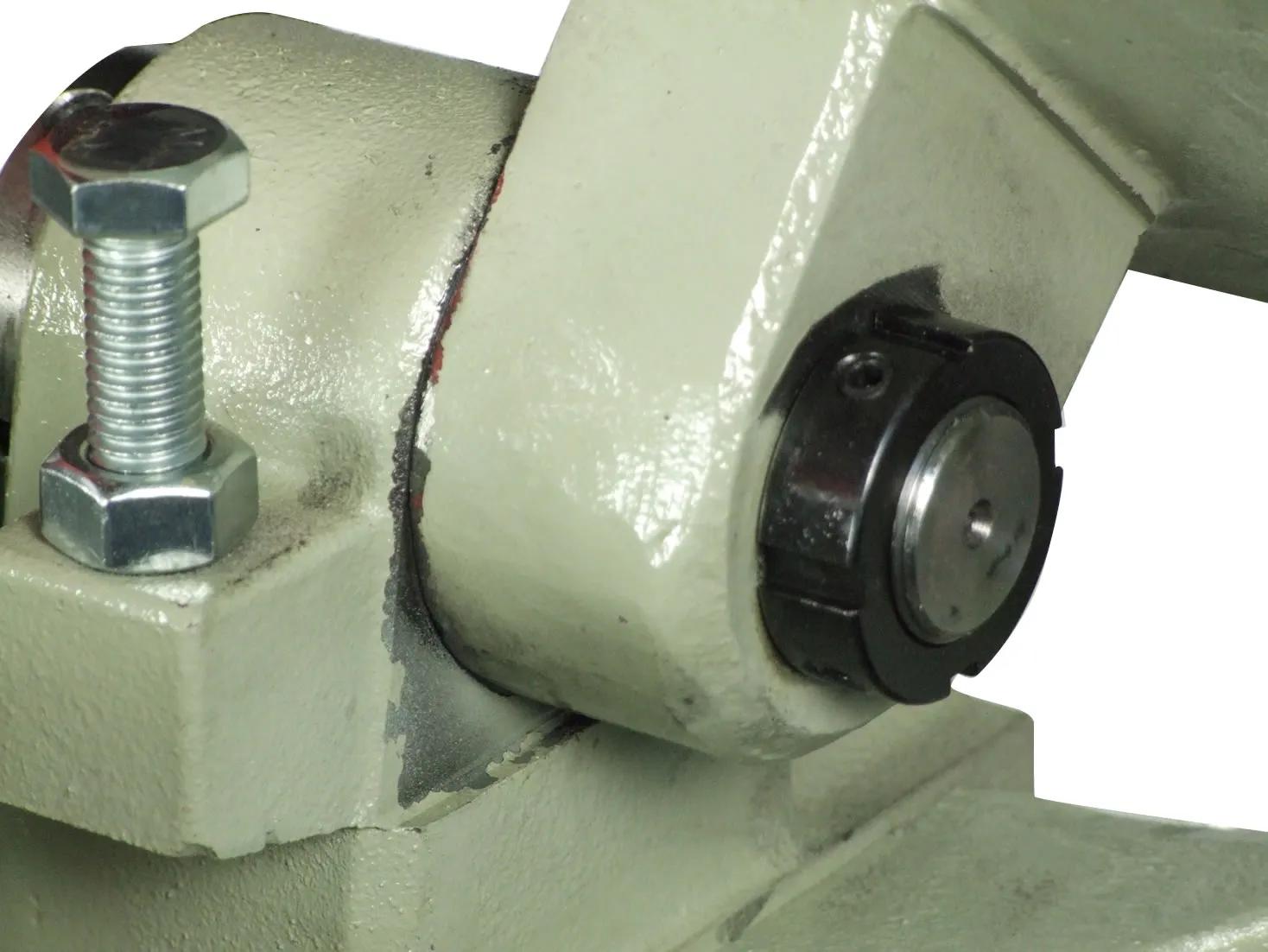 cast iron base help the saw stay accurate for many years