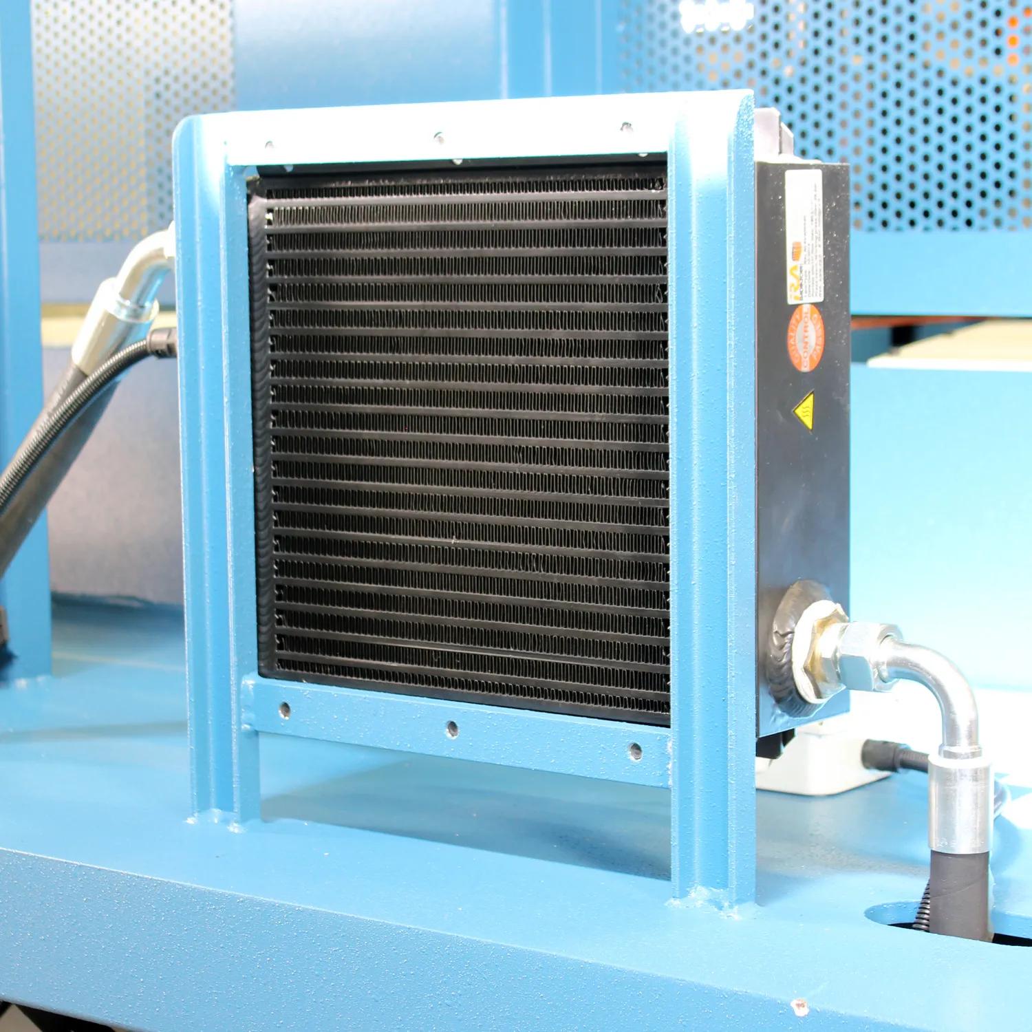 The hydraulic cooling fan extracts heat 