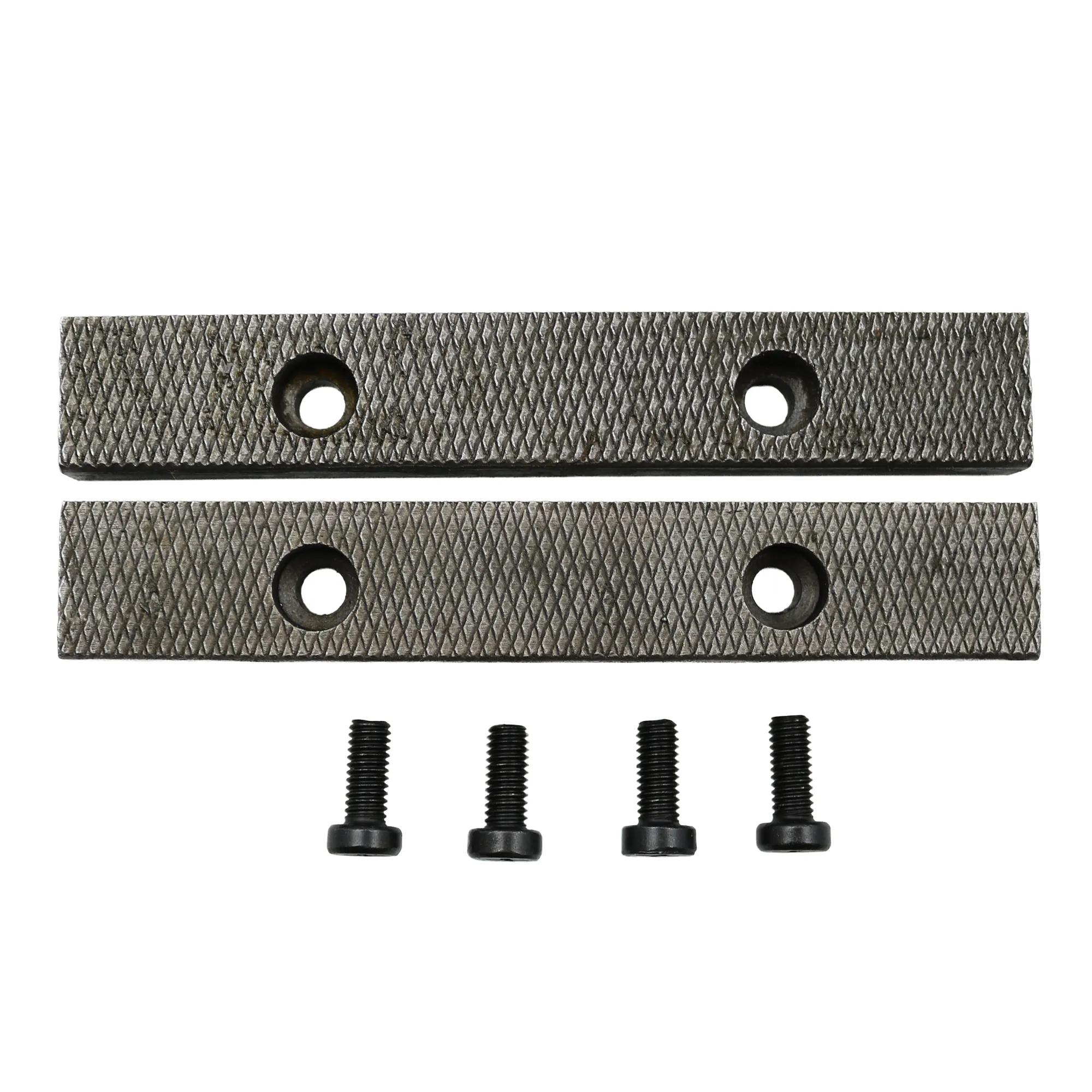 Jaw Insert Assembly with Four Screws