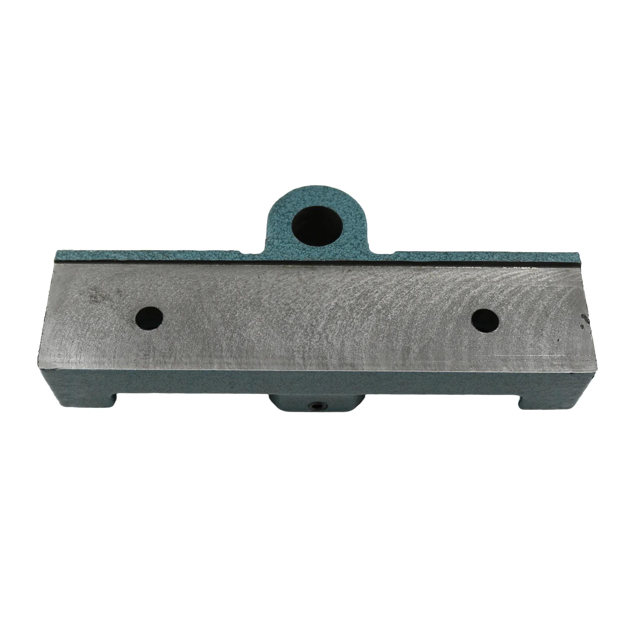 Jaw Insert Assembly with Four Screws