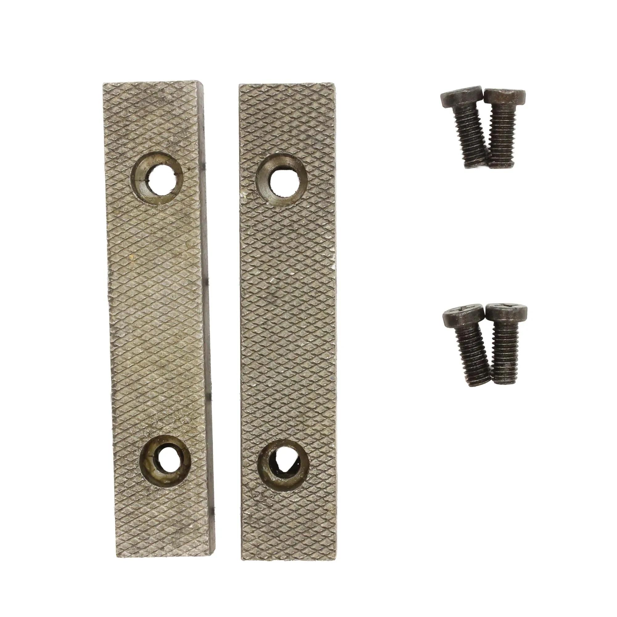 Jaw Insert Assembly with Four Screws