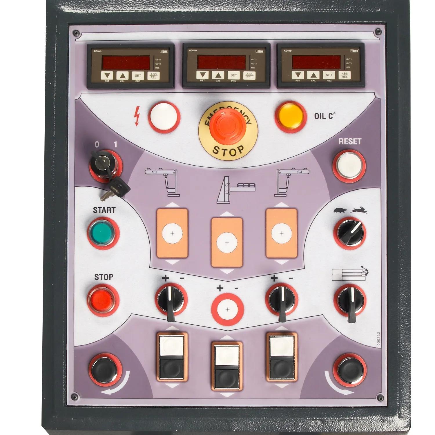 Operator control pedestal lets you conveniently manage all movements of the machine.