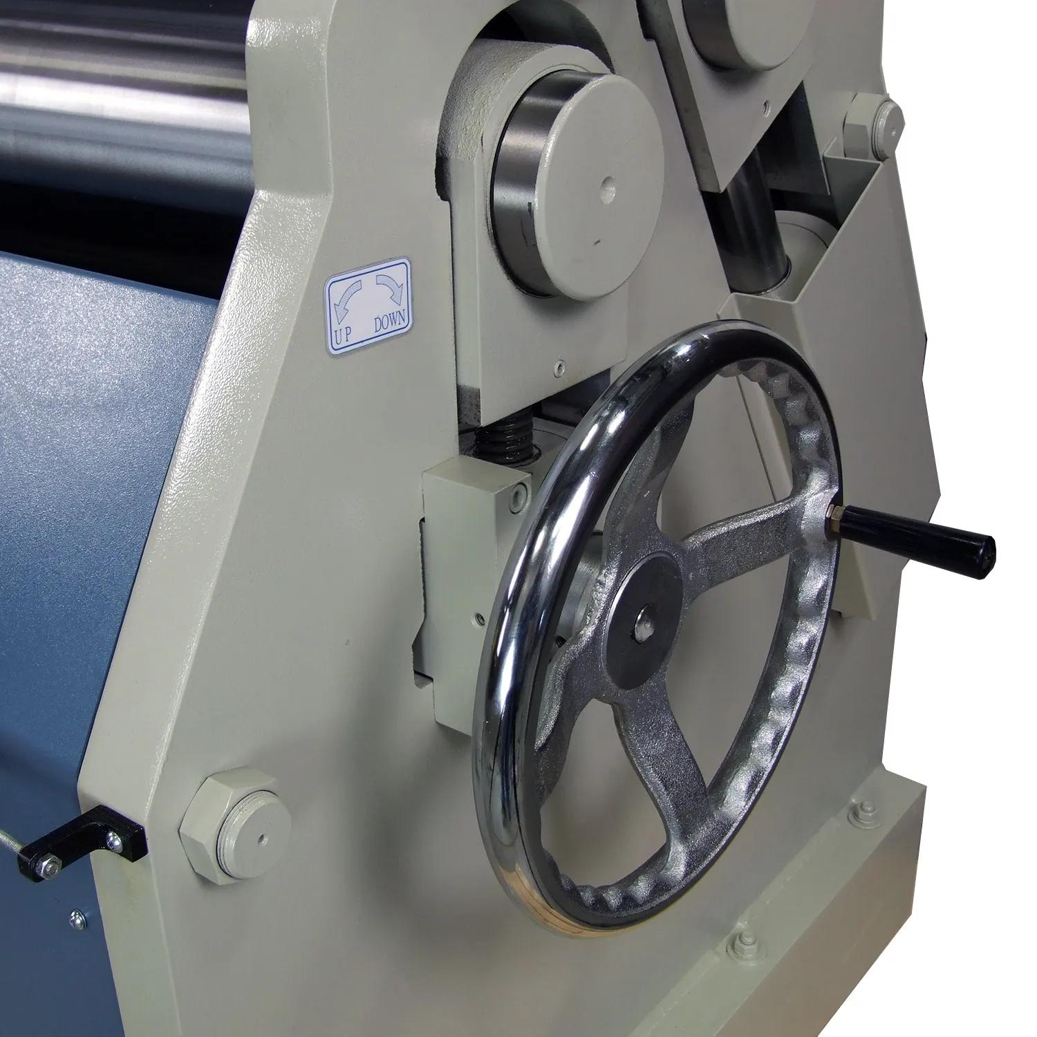 Lower Roll Adjusting Handwheel: Raises and lowers the bottom roll