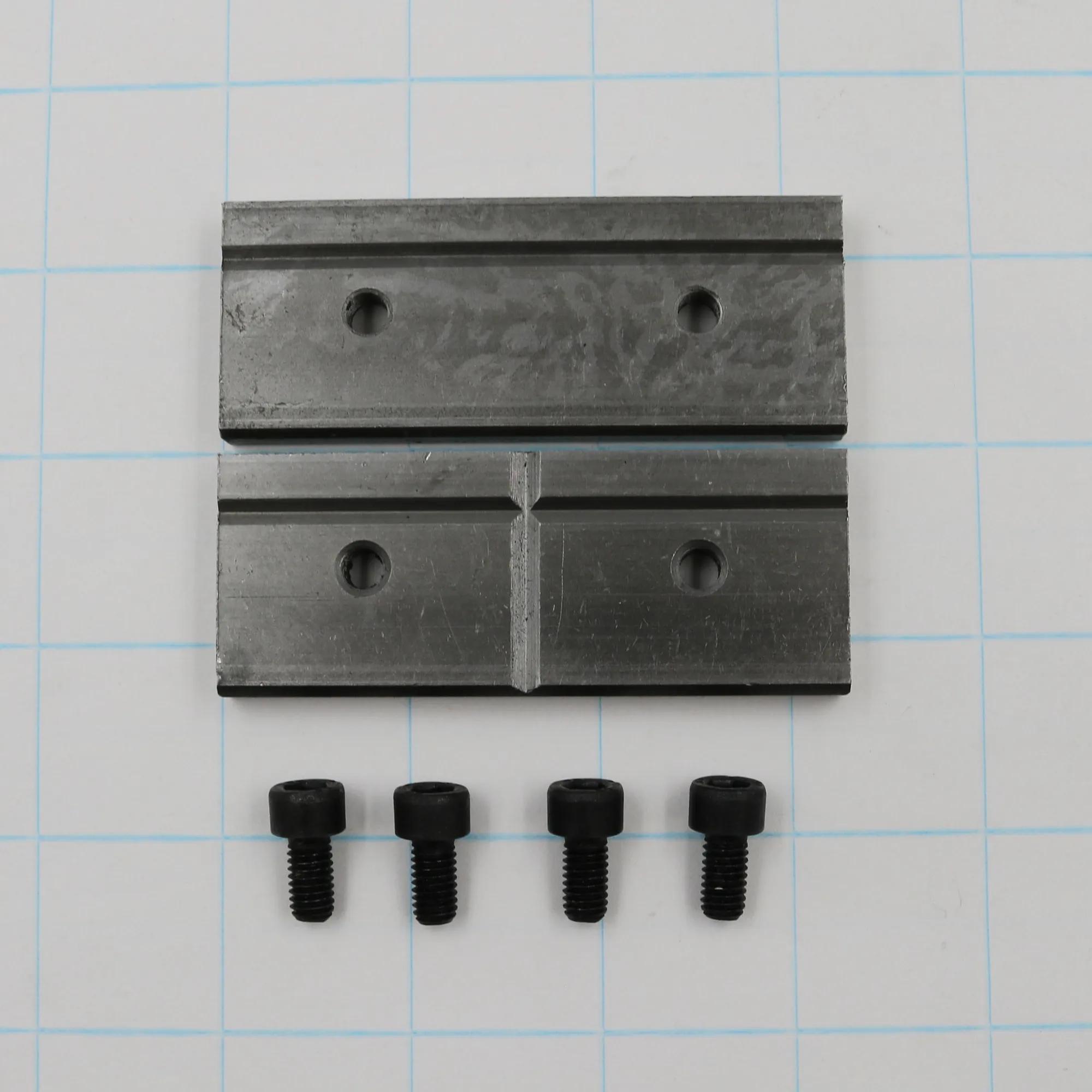 Jaw Insert Assembly with Four Screws