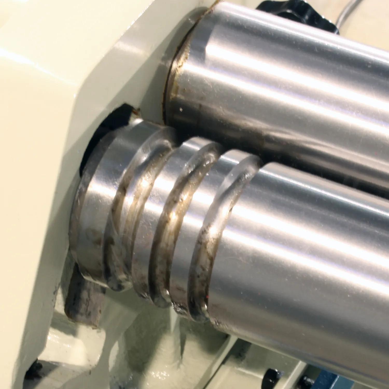 Wire grooves for forming round stock