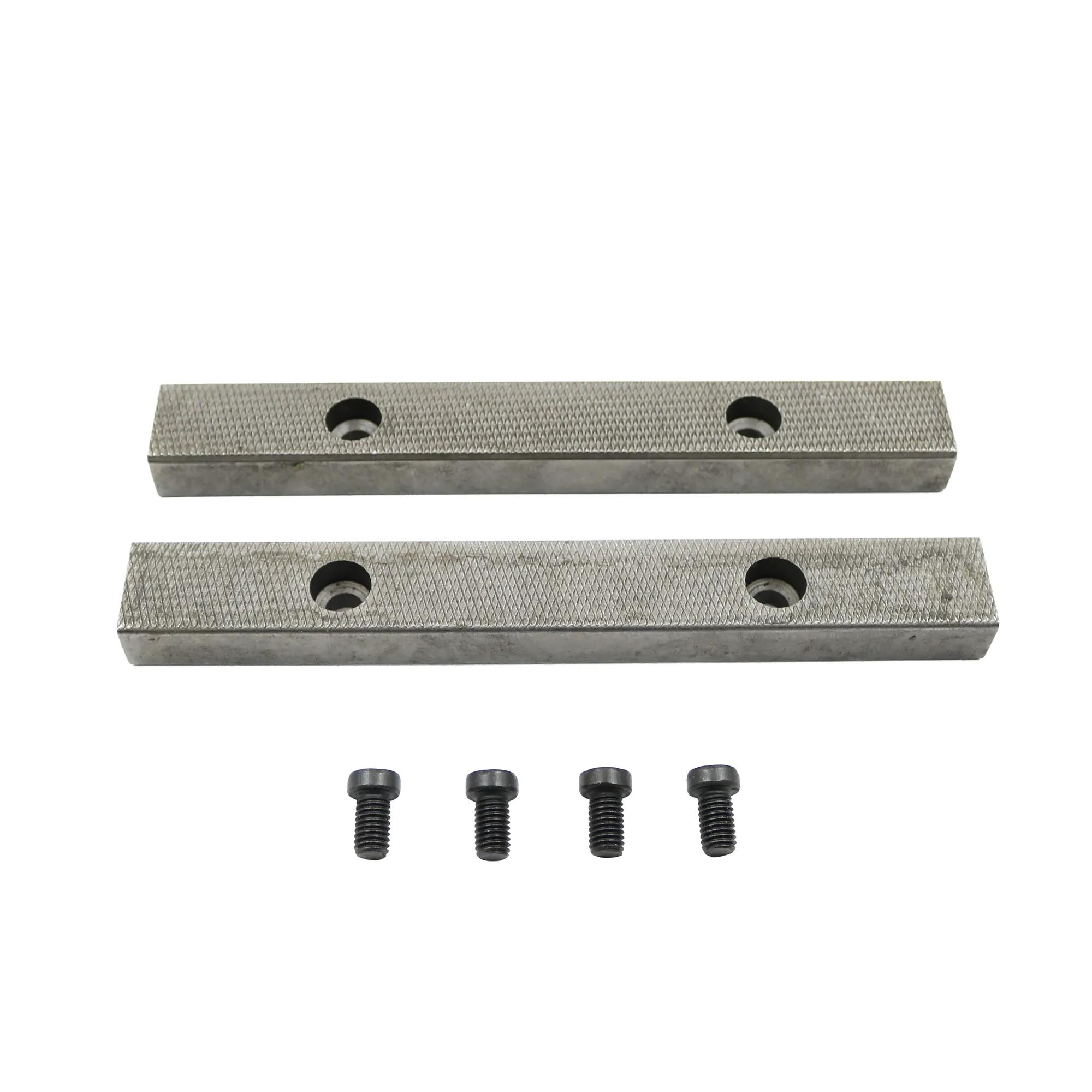 Jaw Insert Assembly with Four Screws