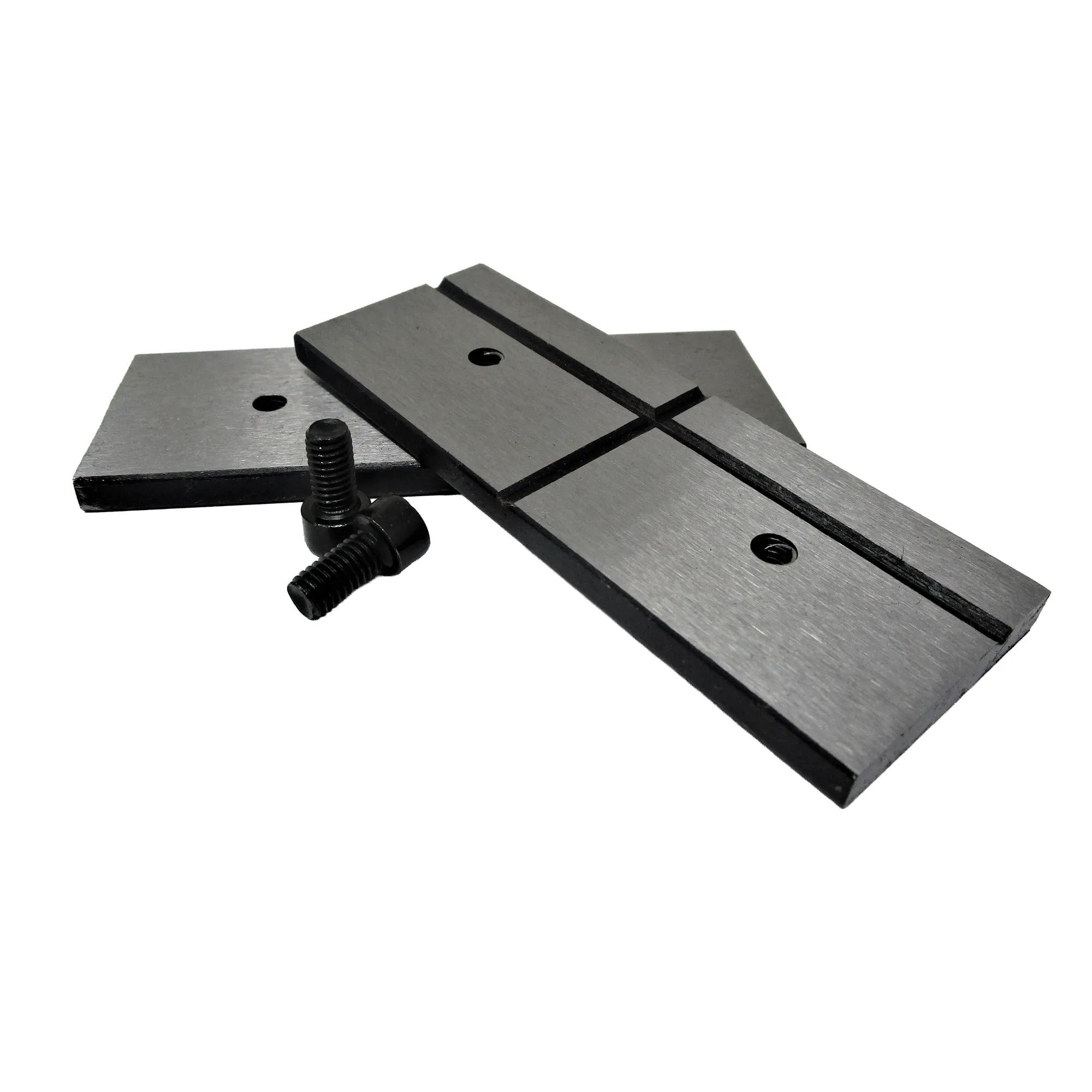 Jaw Insert Assembly with Four Screws