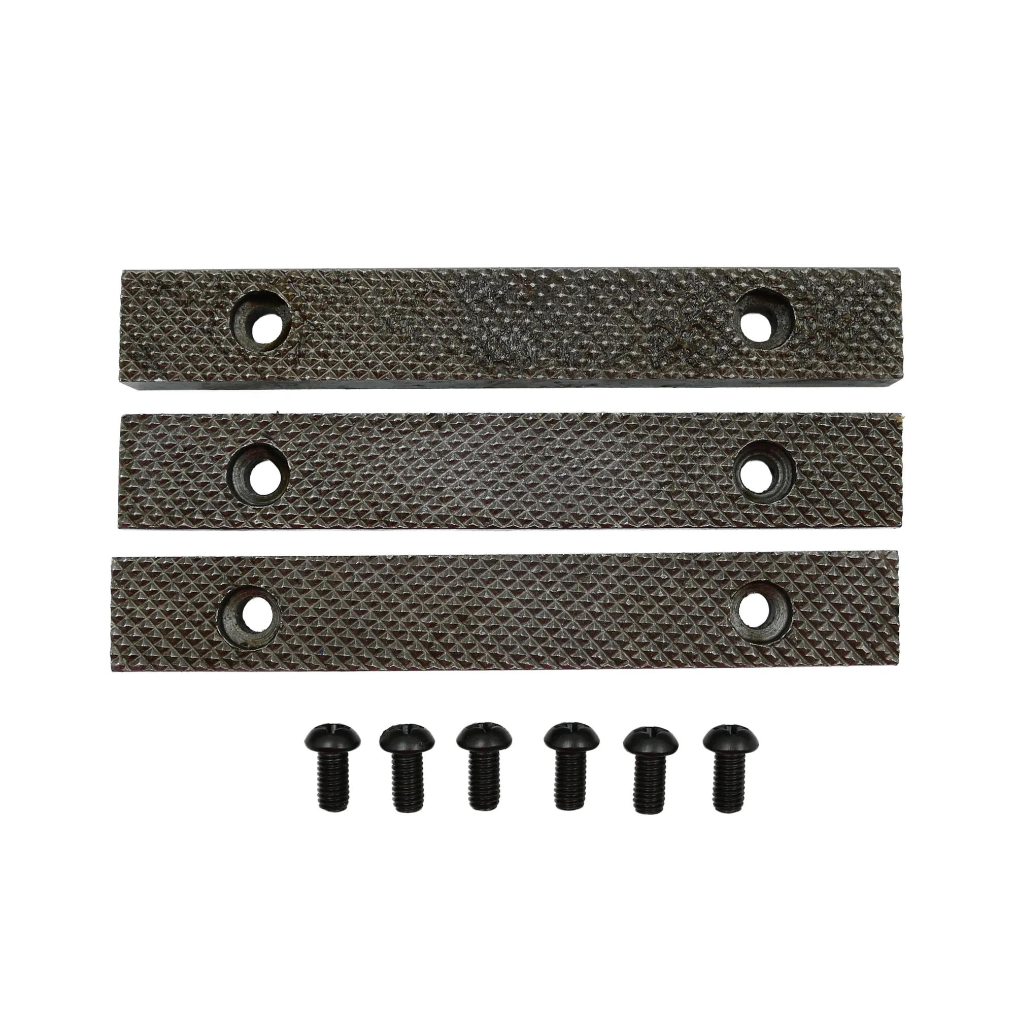 Jaw Insert Assembly with Screws