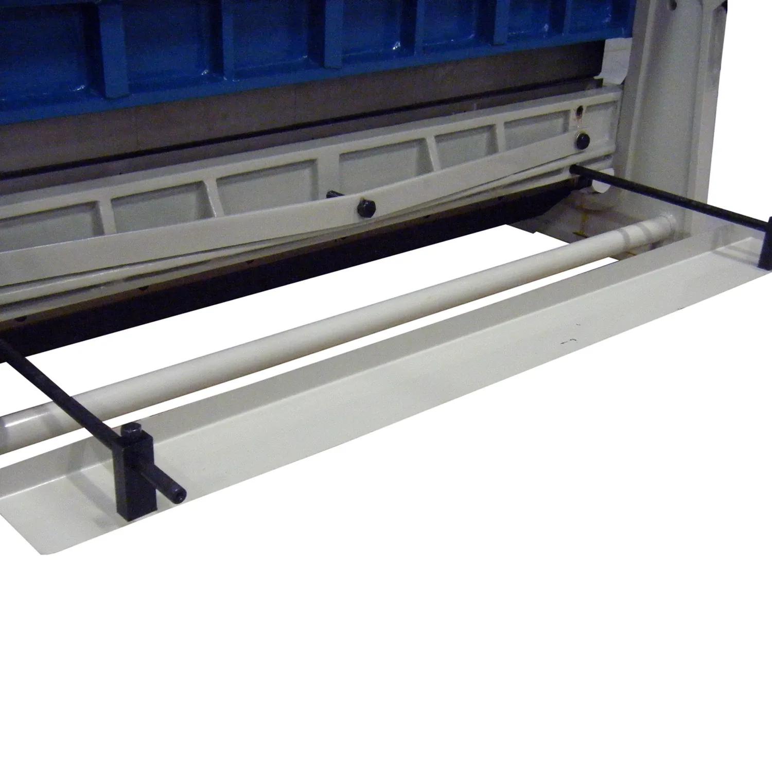 the upper and lower rolls. They can be used to form solid wire,