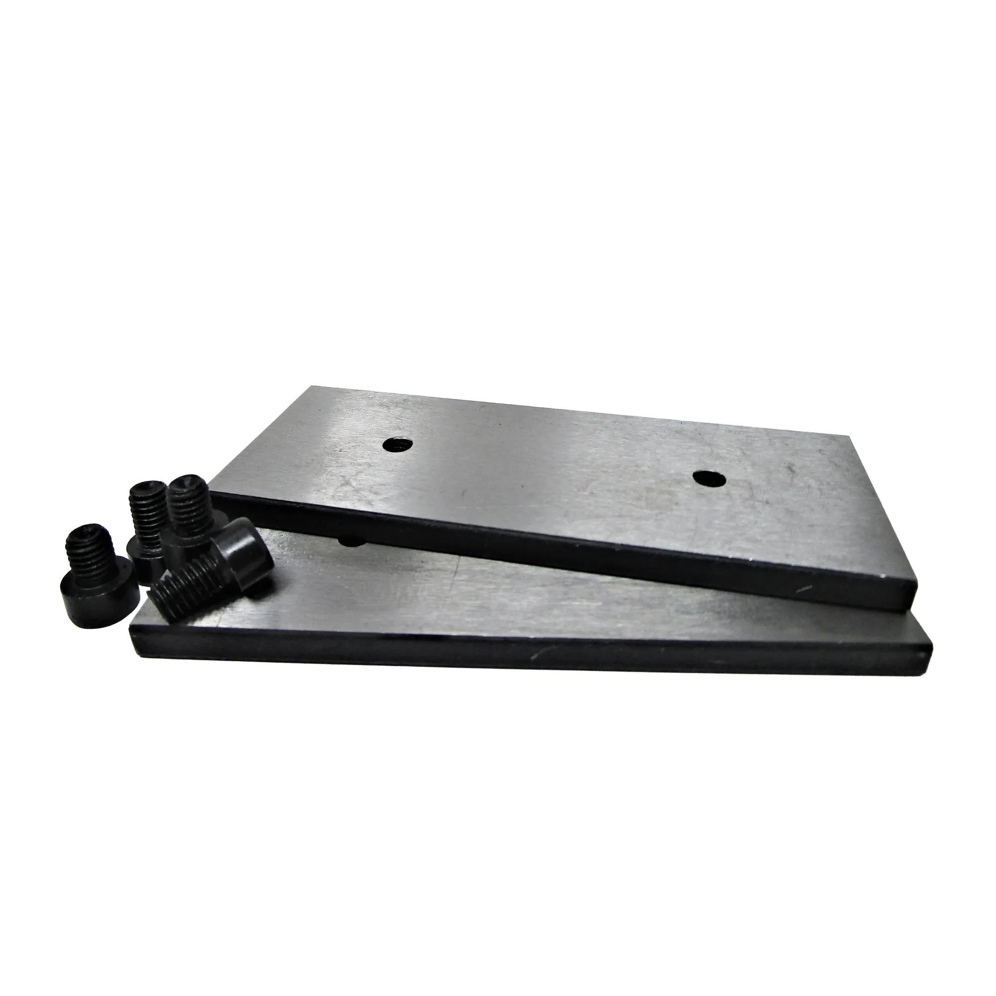 Jaw Insert Assembly with Four Screws