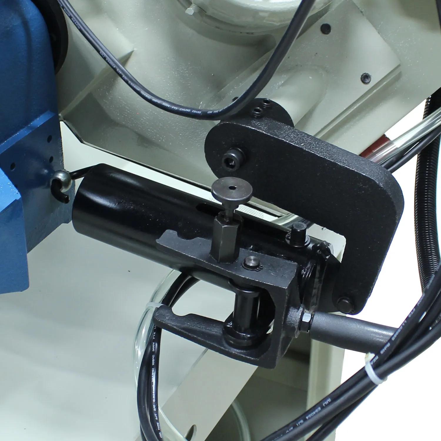 Stop rod assembly for setting the length of cut