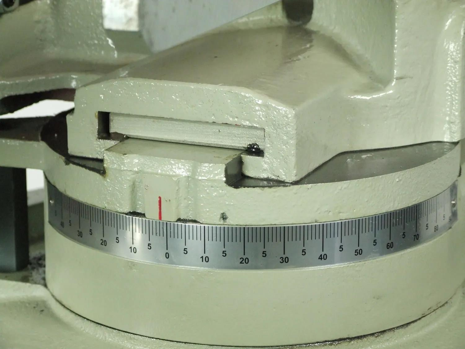 Set the blade speed with an easy to read display, with your controls at your fingertips