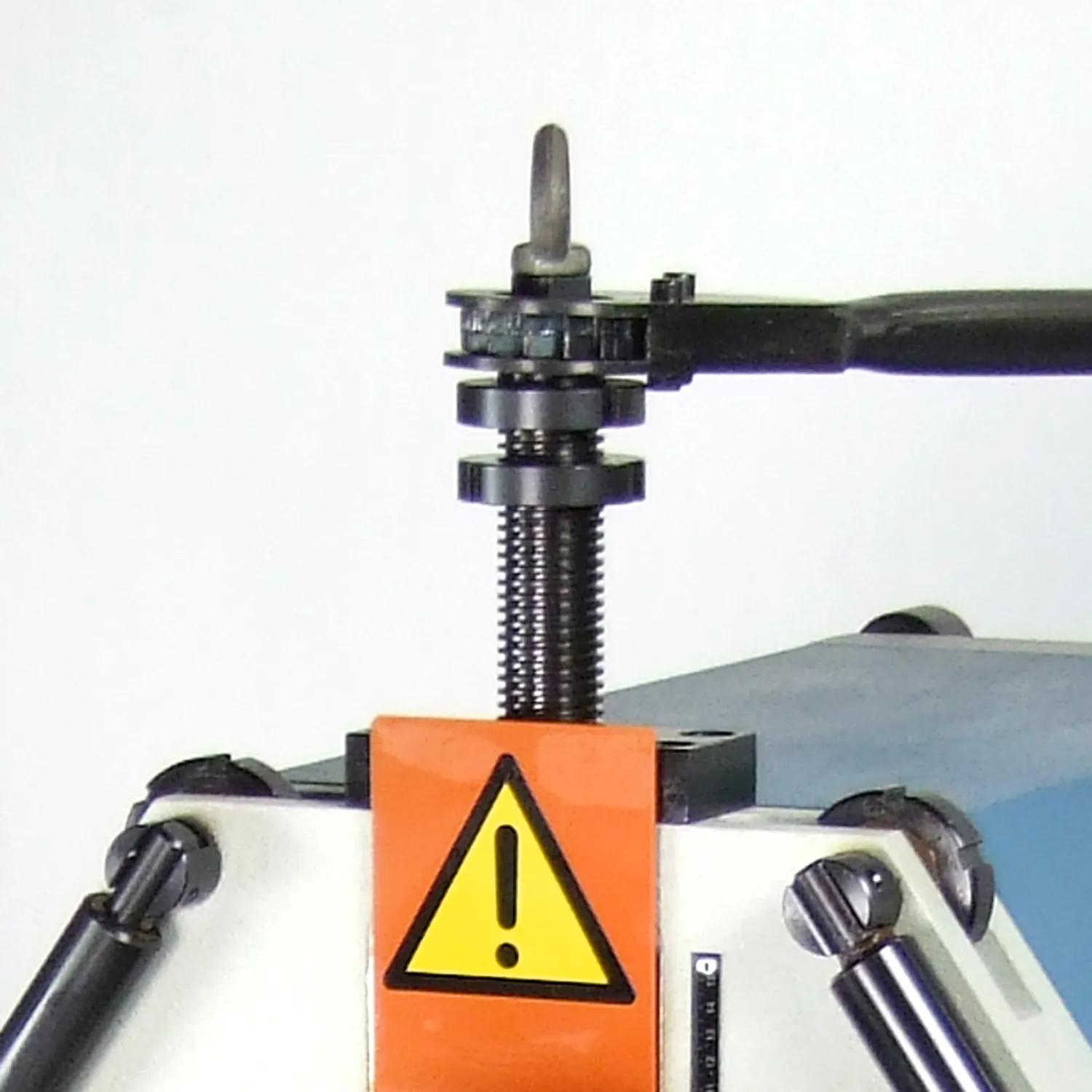 Manual top-shaft machine with 2 driven rolls (3 rolls total)