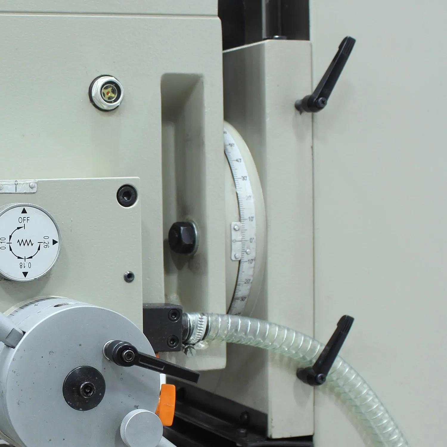 Gear-driven head swivels 90° left and right